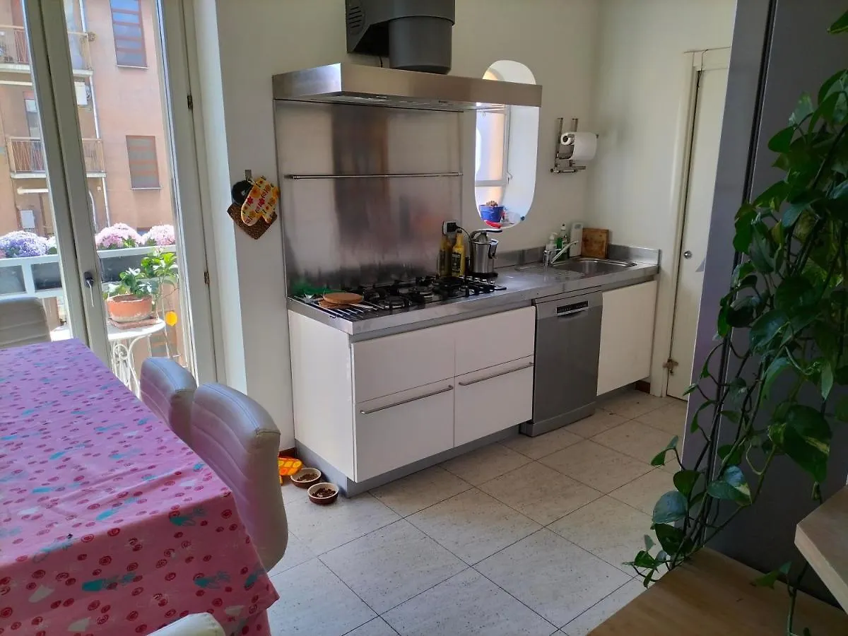 Stanza N. 3 In Appartamento Incantevole Zona Solari Milaan Gasthuis